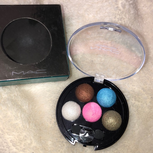 New one M.A.C pallet eyeshadow - Picture 2 of 2